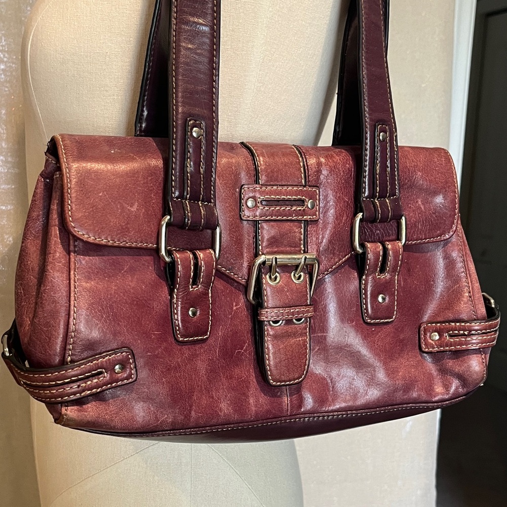Leather Shoulder Bag in Distressed Burgundy